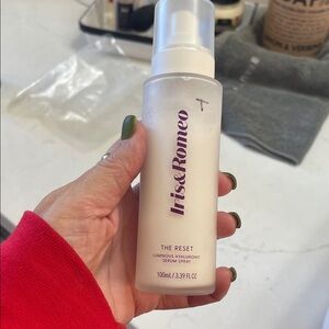 The Reset Luminous Hyaluronic Serum Spray - White